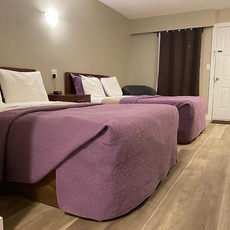 Imperial Motel 100 Mile House Экстерьер фото