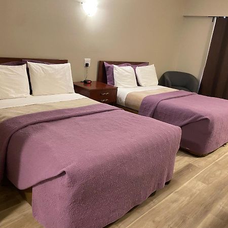 Imperial Motel 100 Mile House Экстерьер фото