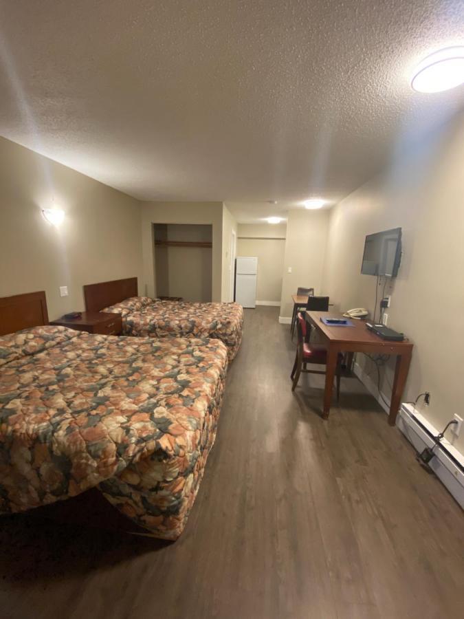 Imperial Motel 100 Mile House Экстерьер фото