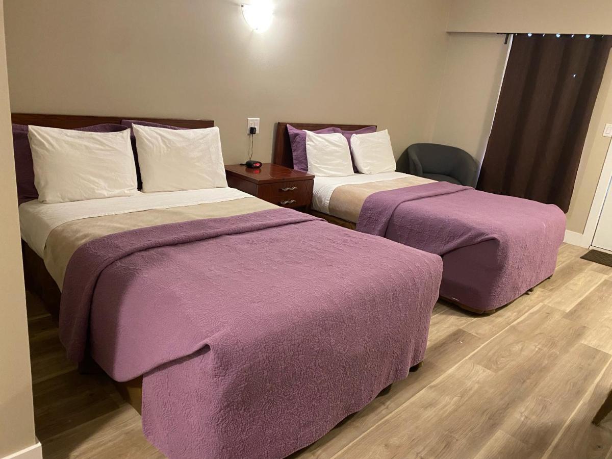 Imperial Motel 100 Mile House Экстерьер фото