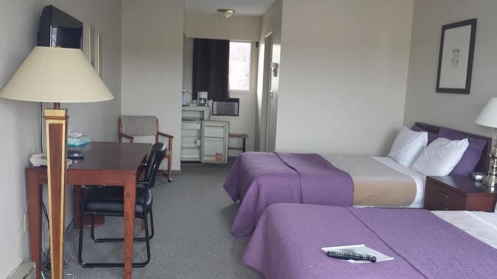 Imperial Motel 100 Mile House Экстерьер фото