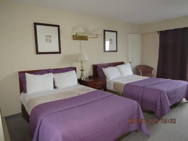 Imperial Motel 100 Mile House Экстерьер фото